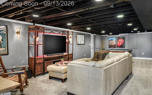 900 Indianwood Road, Orion Charter Township, MI 48362