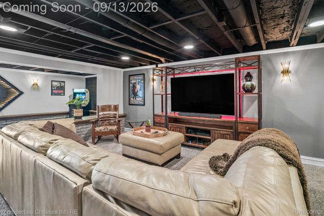 900 Indianwood Road, Orion Charter Township, MI 48362
