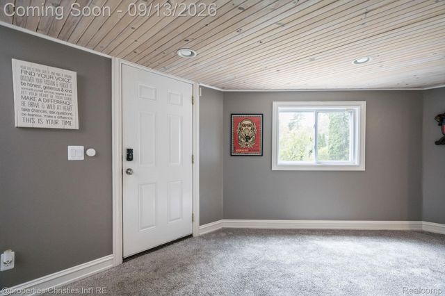 900 Indianwood Road, Orion Charter Township, MI 48362