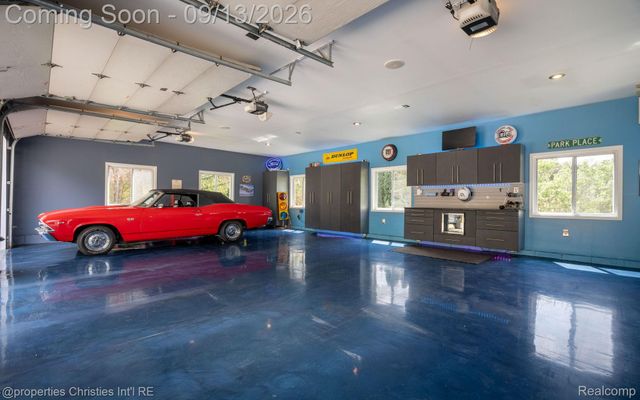 900 Indianwood Road, Orion Charter Township, MI 48362