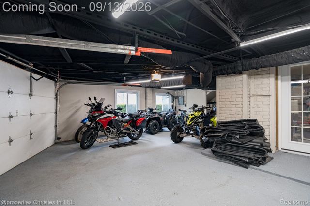 900 Indianwood Road, Orion Charter Township, MI 48362