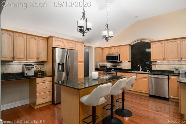 900 Indianwood Road, Orion Charter Township, MI 48362