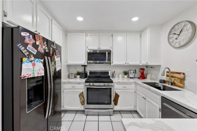 19231 Sherman 27, Reseda, CA 91335