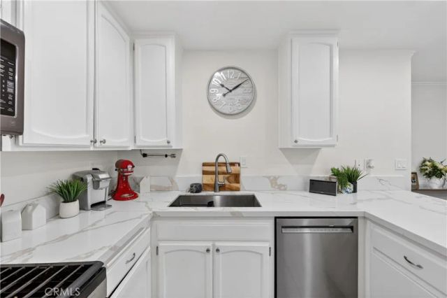 19231 Sherman 27, Reseda, CA 91335