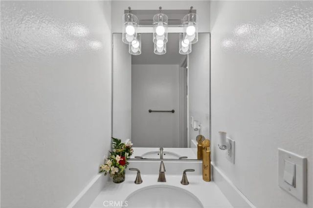 19231 Sherman 27, Reseda, CA 91335