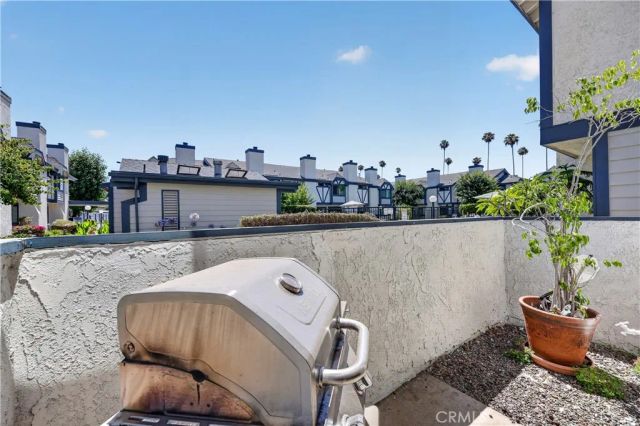 19231 Sherman 27, Reseda, CA 91335