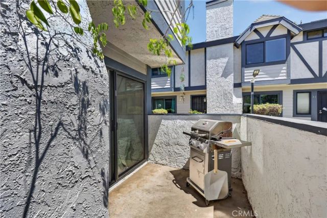 19231 Sherman 27, Reseda, CA 91335