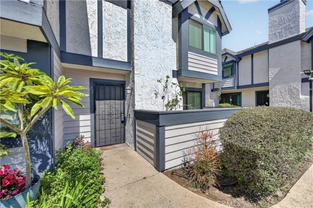 19231 Sherman 27, Reseda, CA 91335
