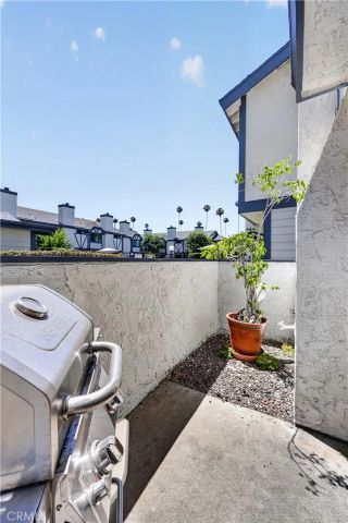 19231 Sherman 27, Reseda, CA 91335