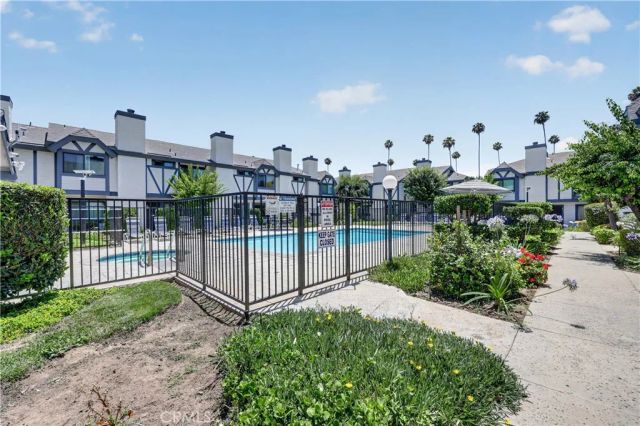 19231 Sherman 27, Reseda, CA 91335
