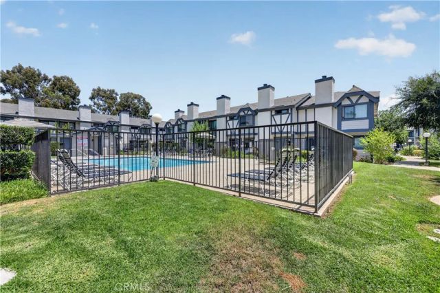 19231 Sherman 27, Reseda, CA 91335