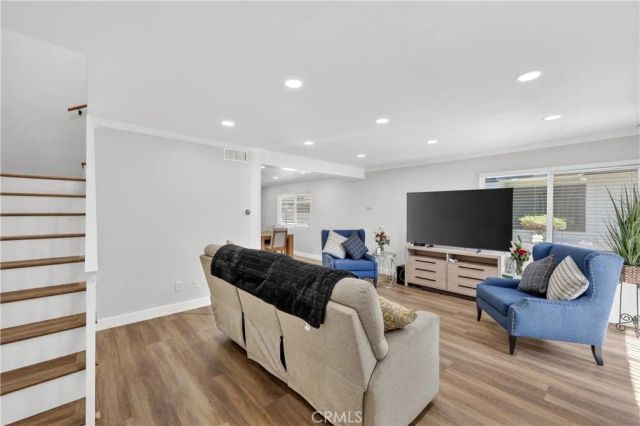 19231 Sherman 27, Reseda, CA 91335