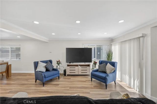 19231 Sherman 27, Reseda, CA 91335