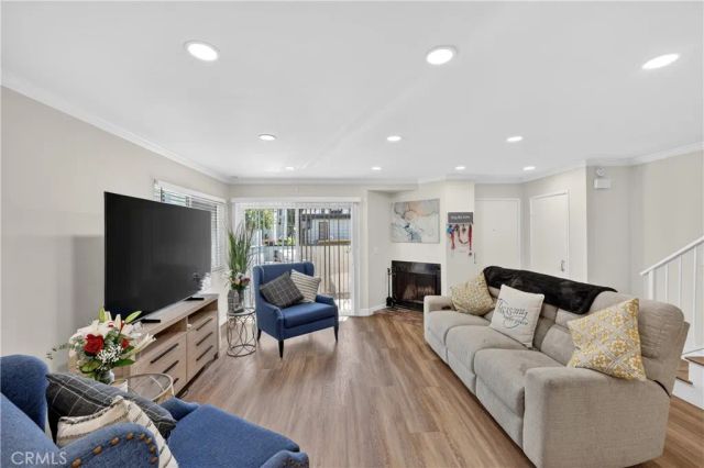 19231 Sherman 27, Reseda, CA 91335