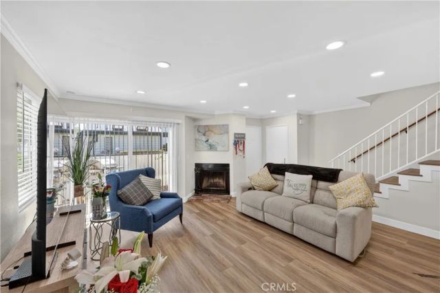 19231 Sherman 27, Reseda, CA 91335