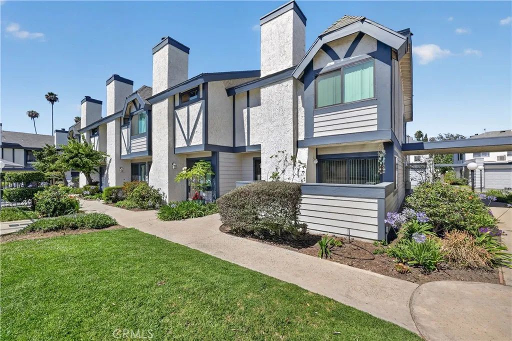 19231 Sherman 27, Reseda, CA 91335
