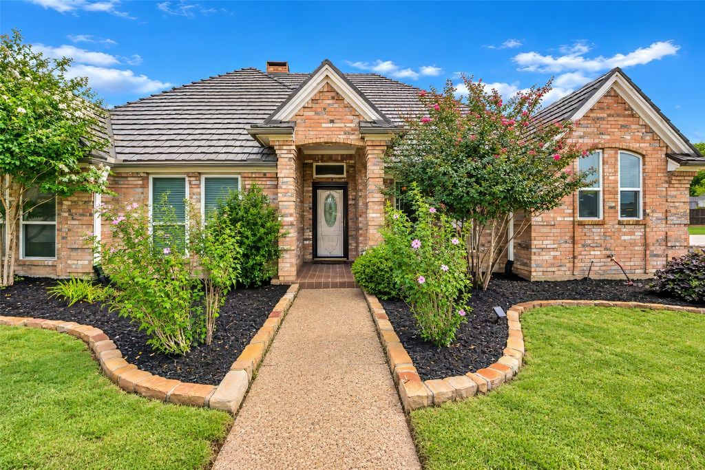 504 Quail Cove Court, Hurst, TX 76054 — exterior