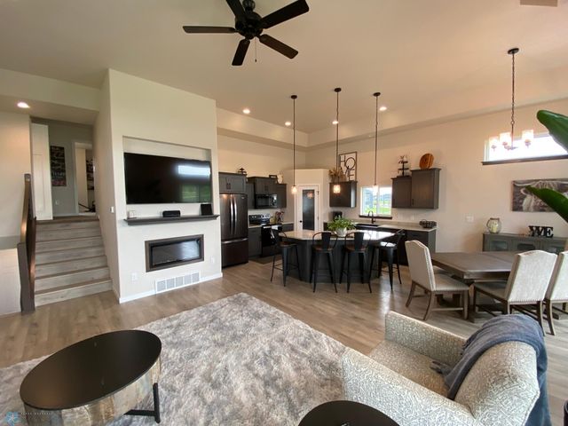 1819 67th Avenue S, Fargo, ND 58104