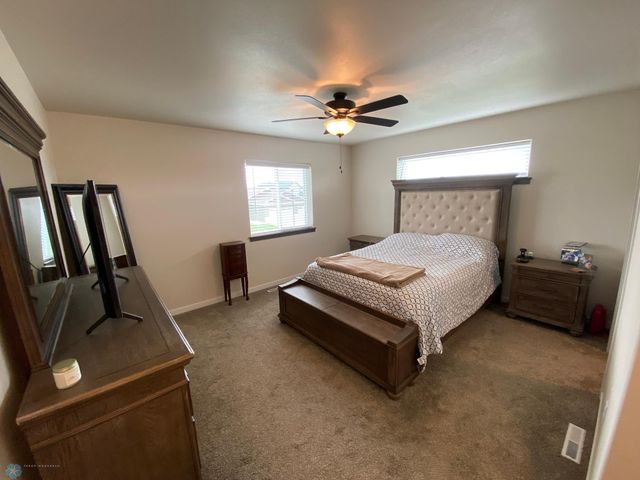 1819 67th Avenue S, Fargo, ND 58104