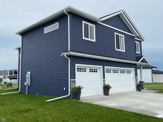 1819 67th Avenue S, Fargo, ND 58104