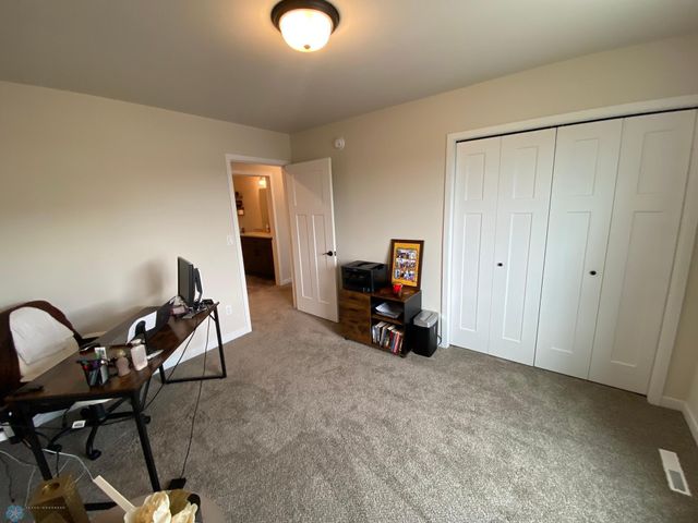 1819 67th Avenue S, Fargo, ND 58104