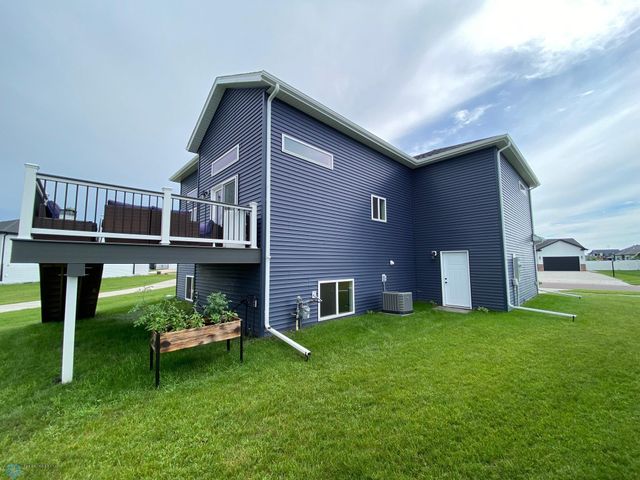 1819 67th Avenue S, Fargo, ND 58104