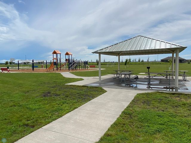 1819 67th Avenue S, Fargo, ND 58104