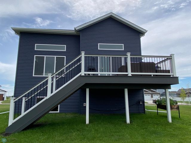 1819 67th Avenue S, Fargo, ND 58104