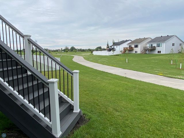 1819 67th Avenue S, Fargo, ND 58104