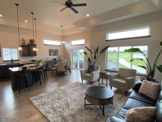 1819 67th Avenue S, Fargo, ND 58104