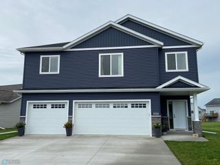 1819 67th Avenue S, Fargo, ND 58104