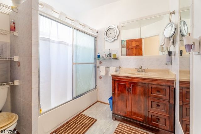 68 Richard St, Passaic City, NJ 07055