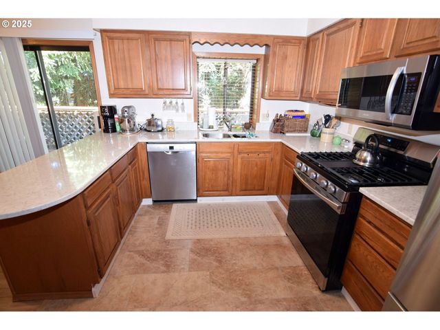 6074 FIRCREST St, Salem, OR 97306