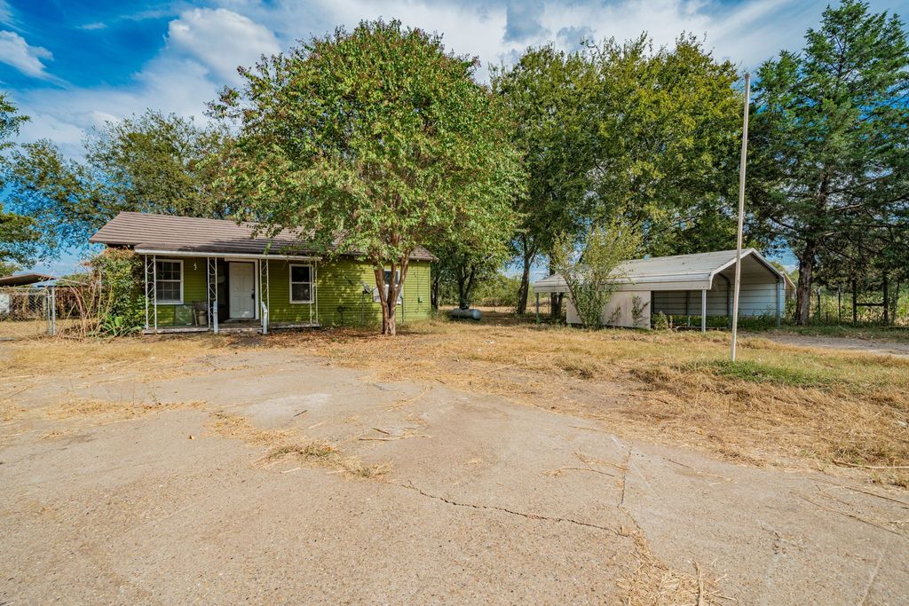 113 S Spikes Road, Corsicana, TX 75110