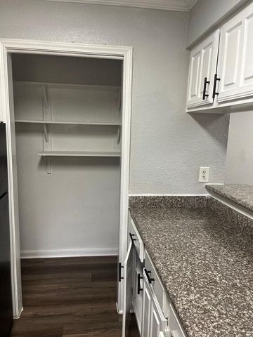 9255 W Sam Houston Pkwy S Parkway 204, Houston, TX 77099