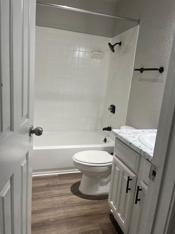 9255 W Sam Houston Pkwy S Parkway 204, Houston, TX 77099