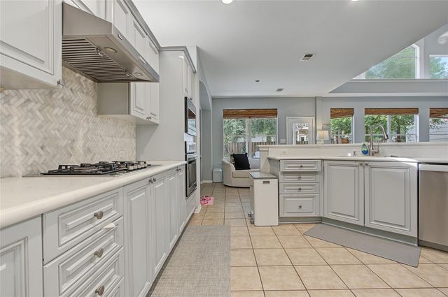 19 E Sundance Circle, The Woodlands, TX 77382