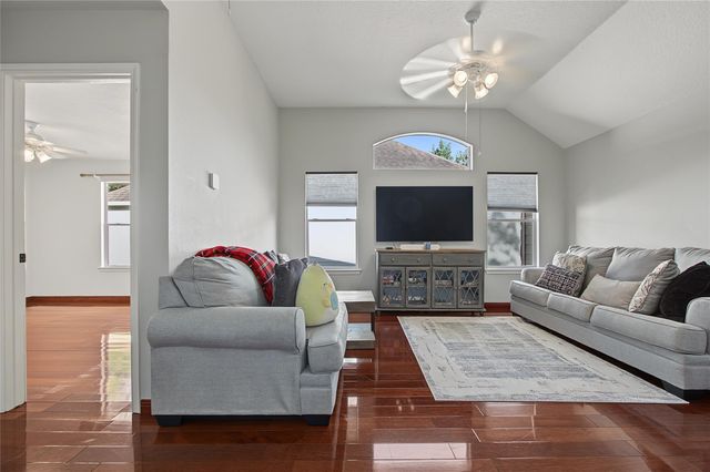 19 E Sundance Circle, The Woodlands, TX 77382