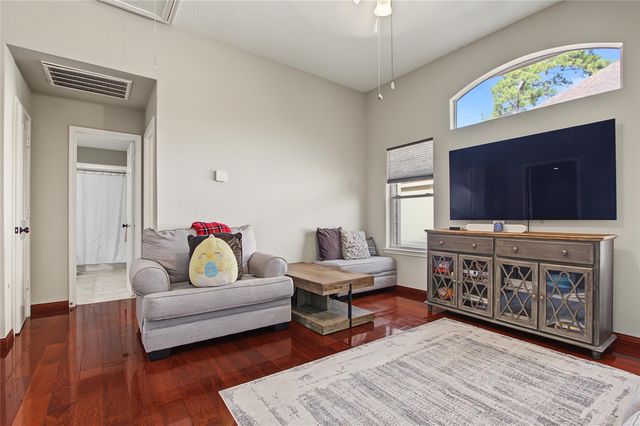 19 E Sundance Circle, The Woodlands, TX 77382