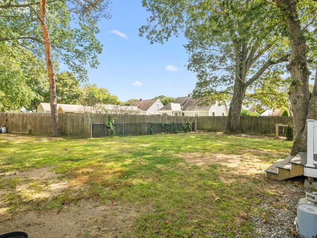 40 Buttonwoods Avenue, Warwick, RI 02886