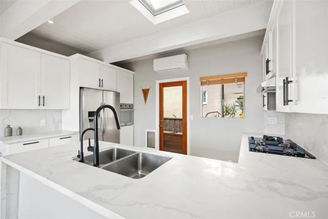 31888 Hillside, Laguna Beach, CA 92651