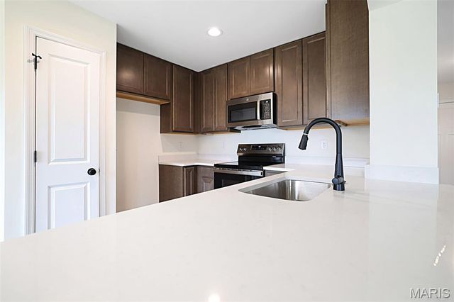 1073 Black Bear Drive, House Springs, MO 63051