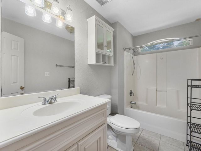 9846 N Lake View, Montgomery, TX 77316