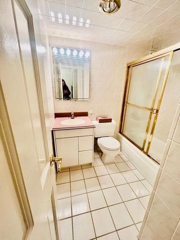 9 Hawthorne Place 14N, Boston, MA 02114