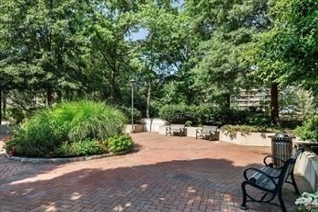 9 Hawthorne Place 14N, Boston, MA 02114
