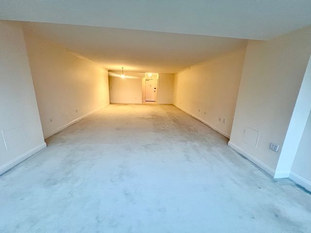 9 Hawthorne Place 14N, Boston, MA 02114