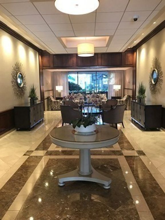 9 Hawthorne Place 14N, Boston, MA 02114