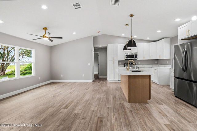 1371 Biarritz Street NW, Palm Bay, FL 32907