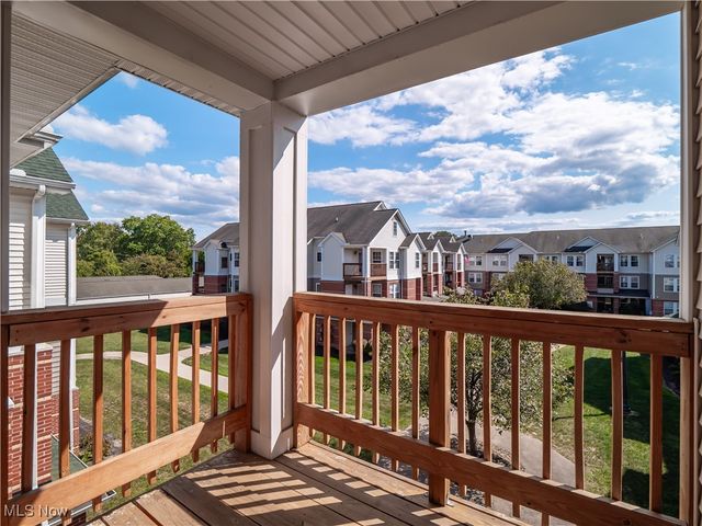 23002 Chandlers Lane 342, Olmsted Falls, OH 44138