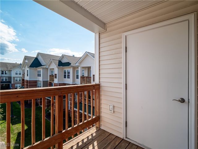 23002 Chandlers Lane 342, Olmsted Falls, OH 44138